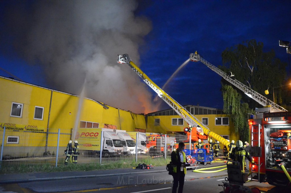 Grossfeuer Poco Lager Koeln Porz Gremberghoven Hansestr P211.JPG - Miklos Laubert